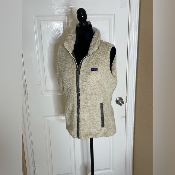 Patagonia Jackets & Blazers - Patagonia reversible Women's Los Gatos Vest Color: Drifter Tan  Size: Large‌‌‌‍‍